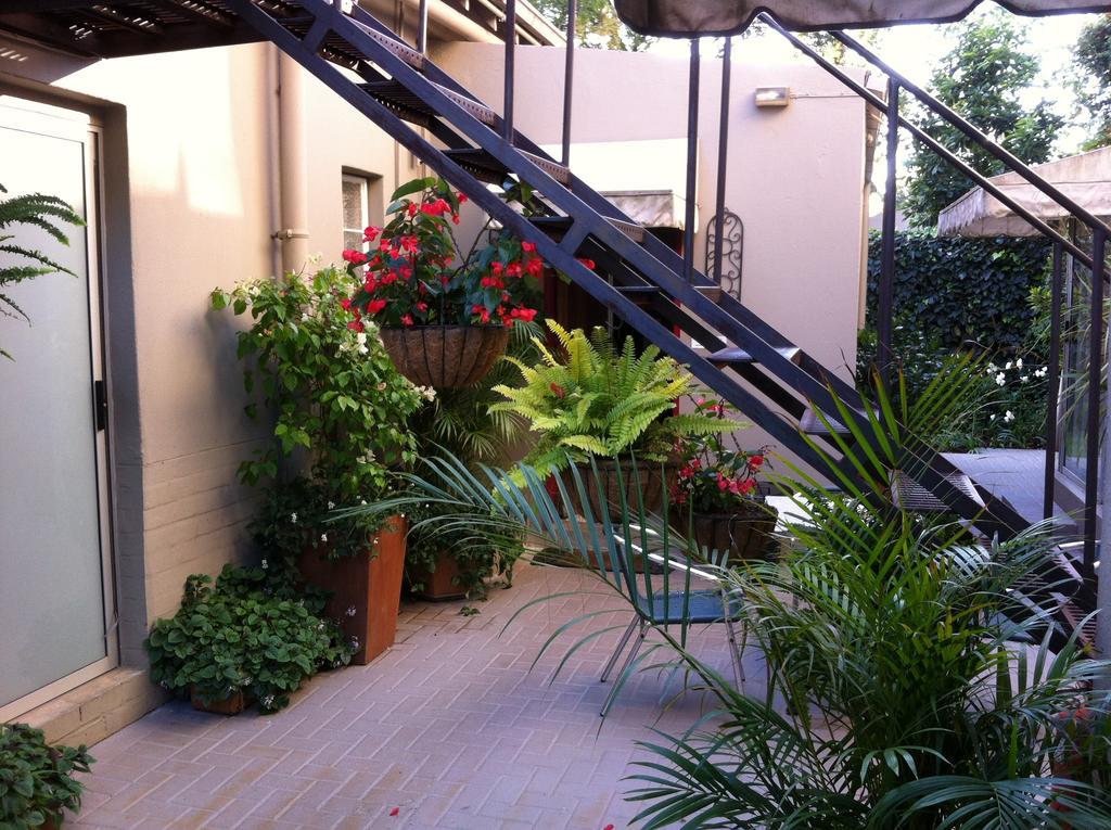 Life On 3Rd Hotel Johannesburg Exterior photo